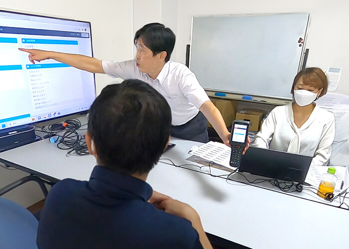 化粧品物流を最適化する三協の倉庫管理システム画面