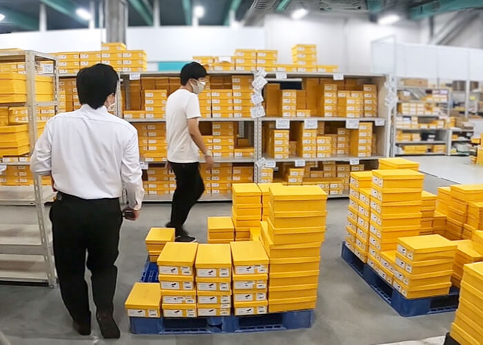 改善事例③ 店舗・EC在庫を一元管理し、保管スペースを３０％圧縮